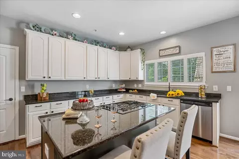 Kitchen - 2210 Dunrobin Dr, Bowie, MD 20721 photo 8 of 8