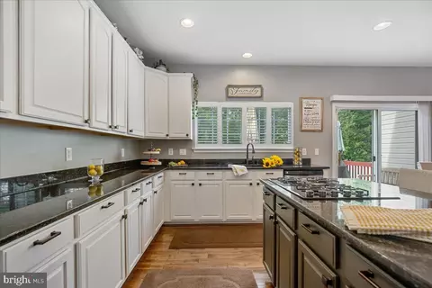 Kitchen - 2210 Dunrobin Dr, Bowie, MD 20721 photo 2 of 8