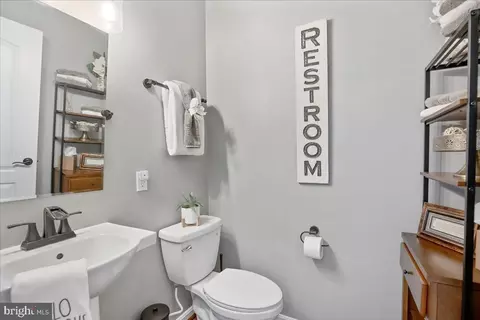 Bath - 2210 Dunrobin Dr, Bowie, MD 20721 photo 1 of 5