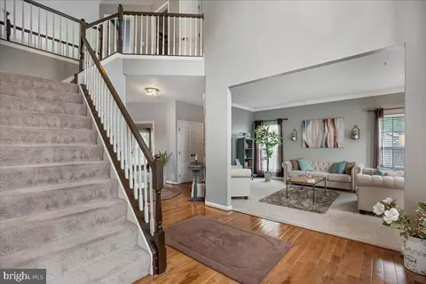 Entry Way - 2210 Dunrobin Dr, Bowie, MD 20721 photo 2 of 5