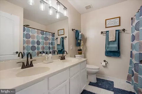 Bath - 2210 Dunrobin Dr, Bowie, MD 20721 photo 4 of 5