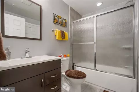 Bath - 2210 Dunrobin Dr, Bowie, MD 20721 photo 5 of 5