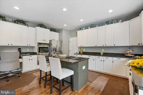 Kitchen - 2210 Dunrobin Dr, Bowie, MD 20721 photo 5 of 8