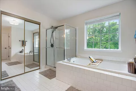 Bath - 2210 Dunrobin Dr, Bowie, MD 20721 photo 2 of 5
