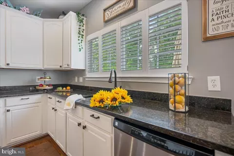 Kitchen - 2210 Dunrobin Dr, Bowie, MD 20721 photo 4 of 8