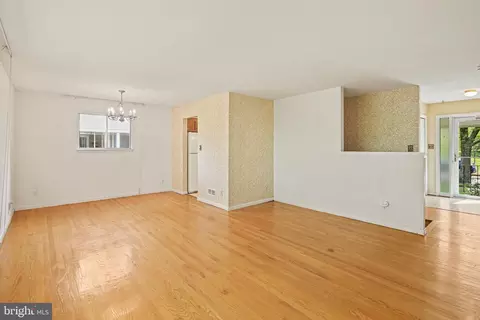 6310 Barrs Ln, Lanham, MD 20706 photo 4
