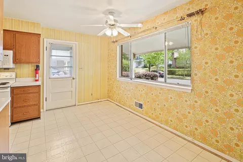 6310 Barrs Ln, Lanham, MD 20706 photo 10