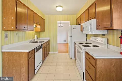 6310 Barrs Ln, Lanham, MD 20706 photo 7