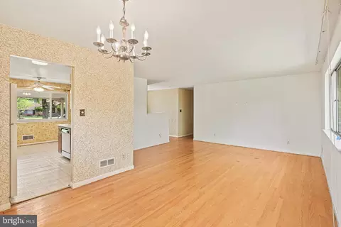 6310 Barrs Ln, Lanham, MD 20706 photo 5