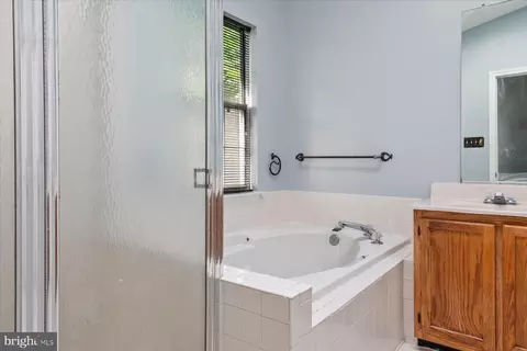 Bath - 15513 Ebbynside Ct, Bowie, MD 20716 photo 1 of 2