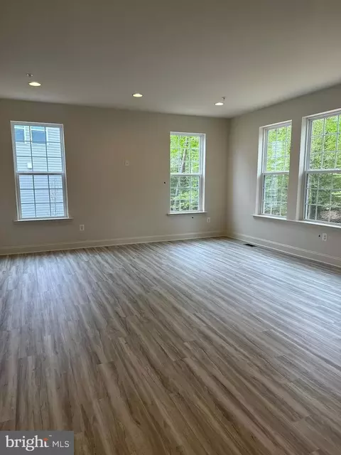 8702 Cedar Chase Dr, Clinton, MD 20735 photo 4