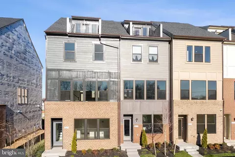 4815 Vista Green Ln, Lanham, MD 20706