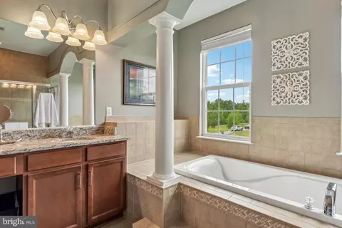 Bath - 7103 Solomons Ct, Brandywine, MD 20613 photo 2 of 3