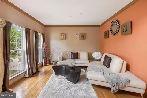 Living - 3203 Collins St, Clinton, MD 20735 photo 2 of 4