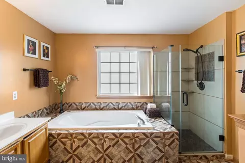 Bath - 3203 Collins St, Clinton, MD 20735 photo 2 of 3
