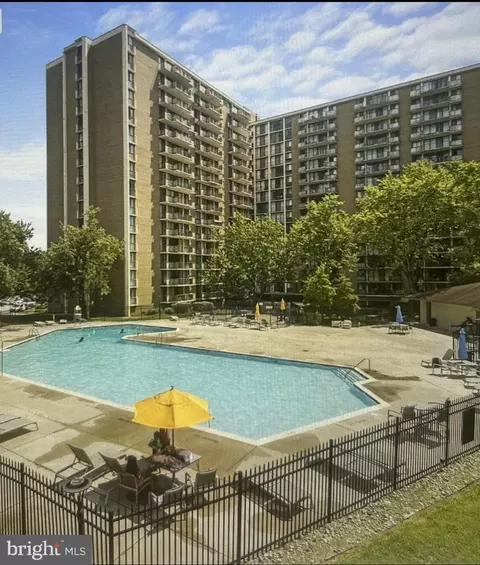 6100 Westchester Park Dr #605, College Park, MD 20740