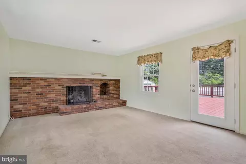 Living - 8610 Portsmouth Dr, Laurel, MD 20708 photo 2 of 8