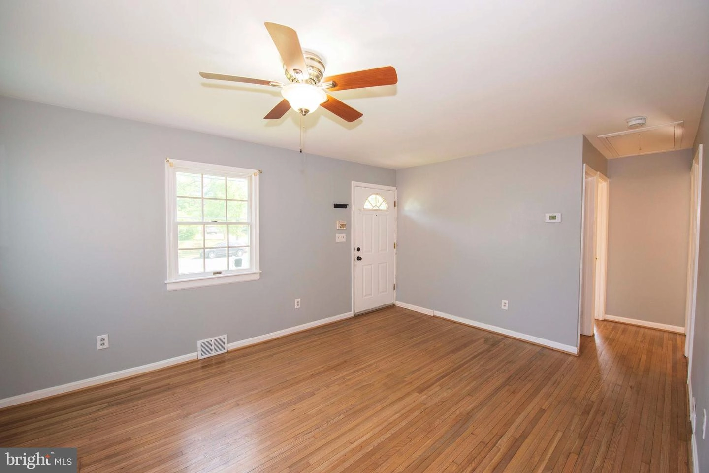 Living - 9424 Washington Blvd, Lanham, MD 20706 photo 4 of 5