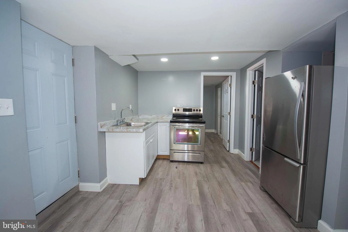 Entry Way - 9424 Washington Blvd, Lanham, MD 20706 photo 2 of 4