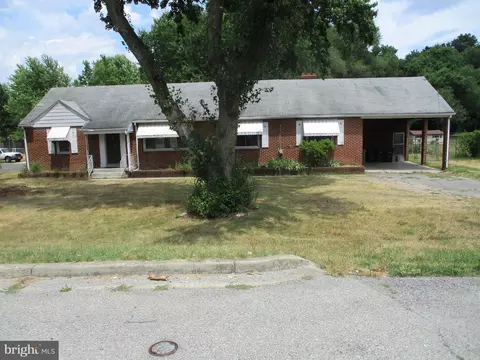 5814 Robin Ln, Suitland, MD 20746