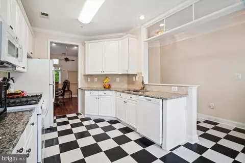 13112 Brooktree Ln, Laurel, MD 20707 photo 12
