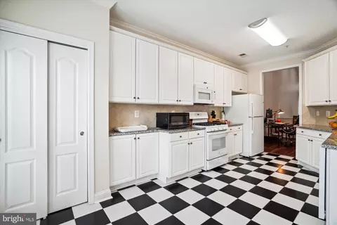 13112 Brooktree Ln, Laurel, MD 20707 photo 11