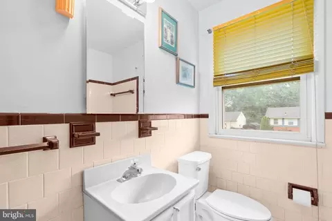 Bath - 7308 Oliver St, Lanham, MD 20706 photo 2 of 3