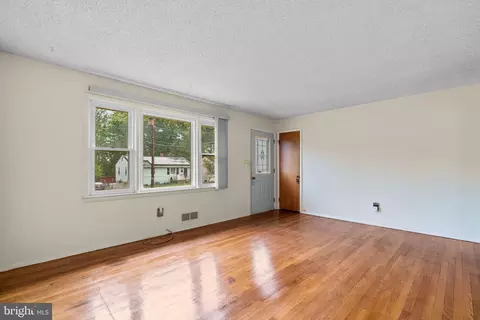 Living - 7308 Oliver St, Lanham, MD 20706 photo 4 of 5
