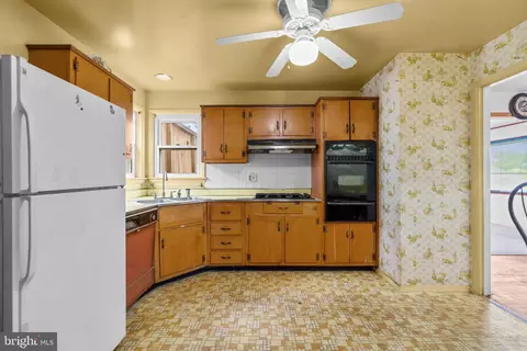 Kitchen - 7308 Oliver St, Lanham, MD 20706 photo 3 of 4