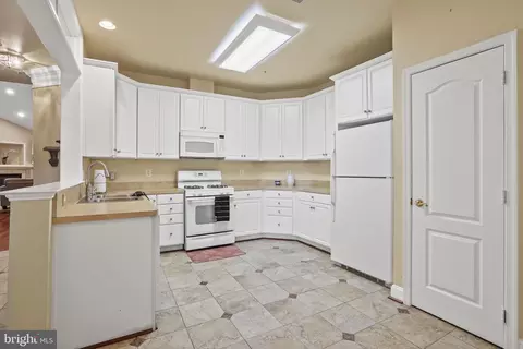 13214 Rabbit Chase Rd, Laurel, MD 20707 photo 2