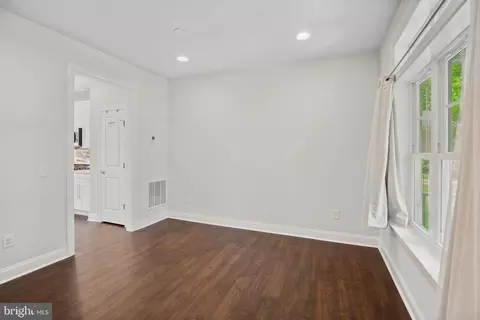 Entry Way - 608 Laurel Ave, Laurel, MD 20707 photo 4 of 9