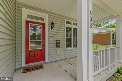 Exterior - 608 Laurel Ave, Laurel, MD 20707 photo 4 of 6