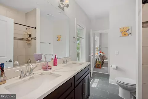 Entry Way - 608 Laurel Ave, Laurel, MD 20707 photo 9 of 9