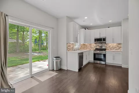 Entry Way - 608 Laurel Ave, Laurel, MD 20707 photo 1 of 9