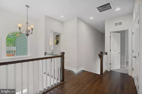 Entry Way - 608 Laurel Ave, Laurel, MD 20707 photo 5 of 9