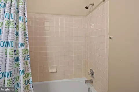 Bath - 823 Postwick Pl, Bowie, MD 20716 photo 3 of 3
