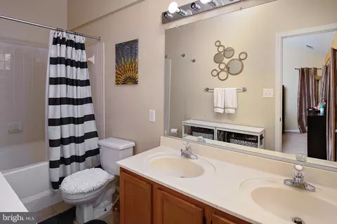 Bath - 823 Postwick Pl, Bowie, MD 20716 photo 1 of 3