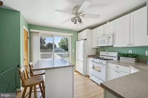 6409 Sandy St, Laurel, MD 20707 photo 2