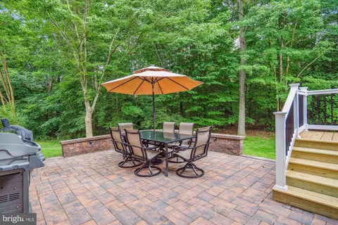 Exterior - 10003 Lawrence Pond Ct, Laurel, MD 20708 photo 5 of 10