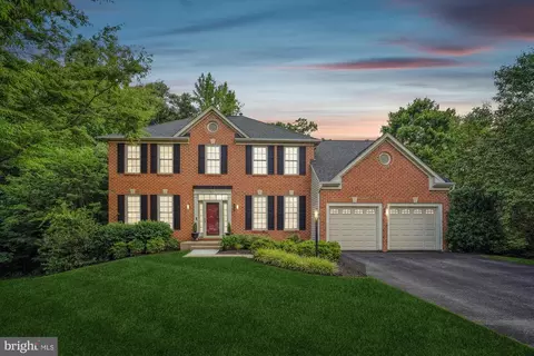 Exterior - 10003 Lawrence Pond Ct, Laurel, MD 20708 photo 3 of 10