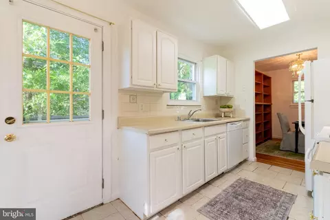 6509 Edgerton Dr, Lanham, MD 20706 photo 13