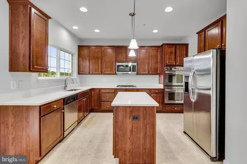 Kitchen - 15102 Casimir Rd, Brandywine, MD 20613 photo 2 of 3