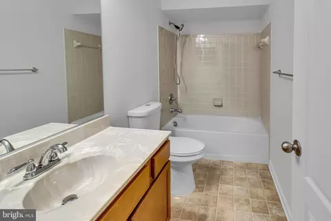 Bath - 15102 Casimir Rd, Brandywine, MD 20613 photo 3 of 3