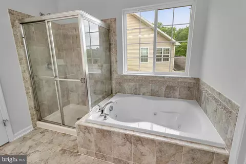 Bath - 15102 Casimir Rd, Brandywine, MD 20613 photo 2 of 3