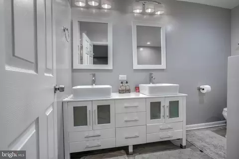 Bath - 11811 Old Fort Rd, Fort Washington, MD 20744 photo 1 of 10