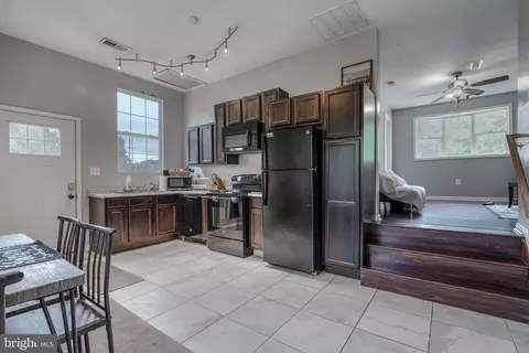 Entry Way - 11811 Old Fort Rd, Fort Washington, MD 20744 photo 10 of 12