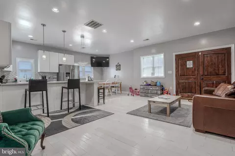 Entry Way - 11811 Old Fort Rd, Fort Washington, MD 20744 photo 5 of 12