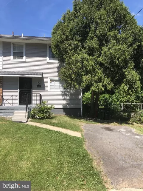 608 Cedarleaf Ave, Capitol Heights, MD 20743