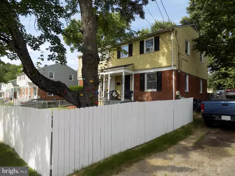 5904 Choctaw Dr, Oxon Hill, MD 20745