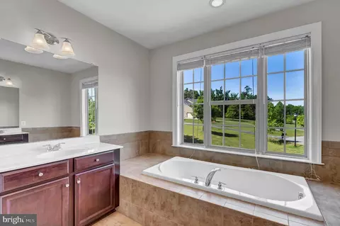 Bath - 4307 Mountain Laurel Way, Brandywine, MD 20613 photo 2 of 7